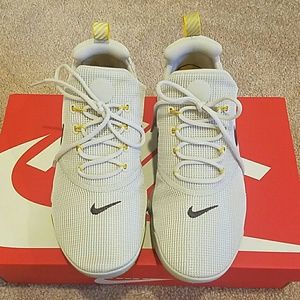 NIKE PRESTO FLY
